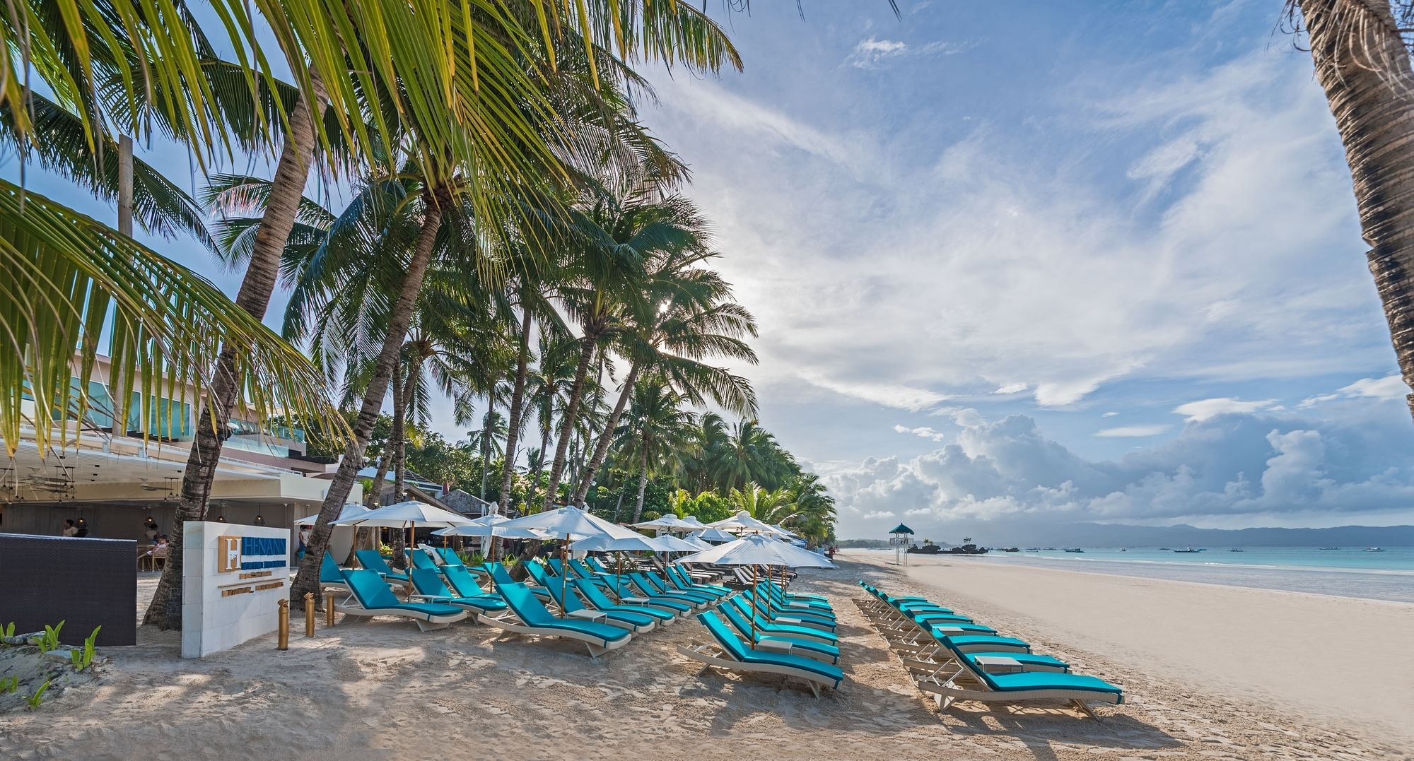 Henann Prime Beach Resort Balabag (Boracay) Exterior foto Beach at the resort